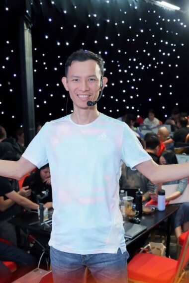 Khoa Bùi chia sẻ trước cộng đồng doanh nhân
